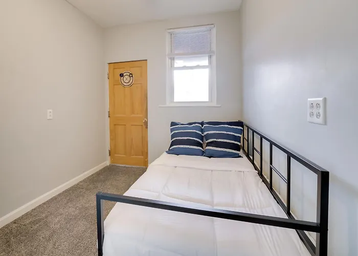 Balcony & Workspace! 5 Mi To Dtwn Apartment *