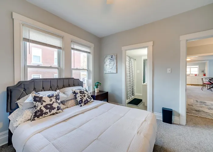 Balcony & Workspace! 5 Mi To Dtwn