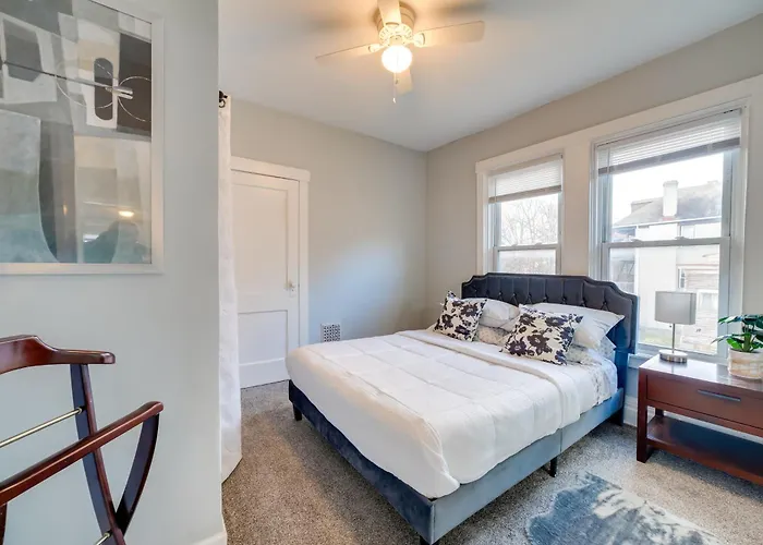 Balcony & Workspace! 5 Mi To Dtwn Apartment Pittsburgh