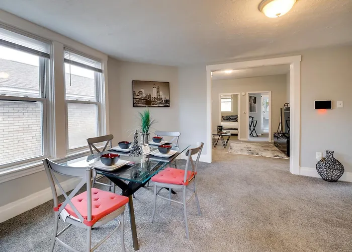 Balcony & Workspace! 5 Mi To Dtwn Apartment